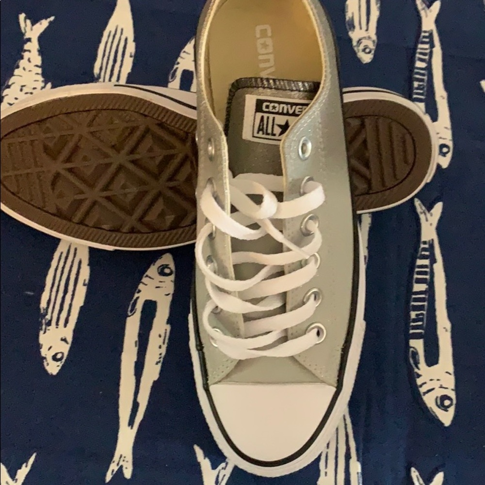 Converse women size 7